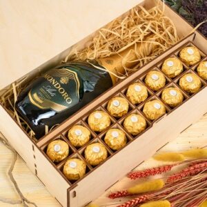 Игристое Мондоро и конфеты Ферреро в деревянном ящике